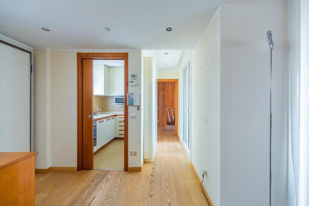 Cozy Apt - Corso Vercelli & Conciliazione M1 Milán Exterior foto